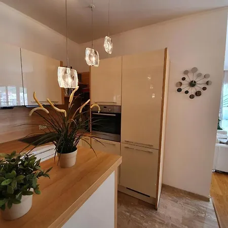 Luxury 3 Bedroom Flat In Tre Canne Next To The アパート